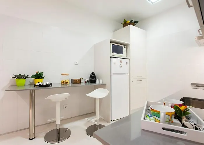 Ginjinha House - 4 - Bairro Alto - With Ac By Lisbeyond 게스트하우스 리스본